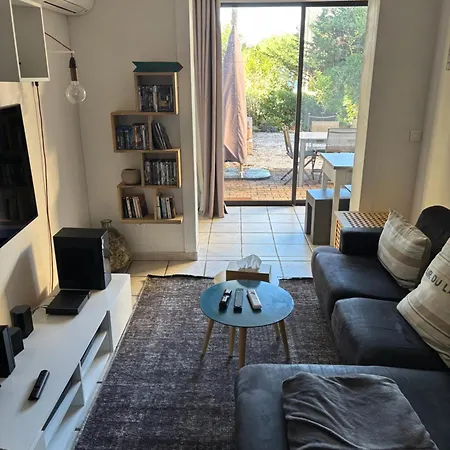 Entier T2 Climatise, Parking Gratuit, Jardin, A 2min A Pied דירה *