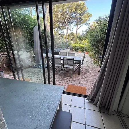 Entier T2 Climatise, Parking Gratuit, Jardin, A 2min A Pied 公寓